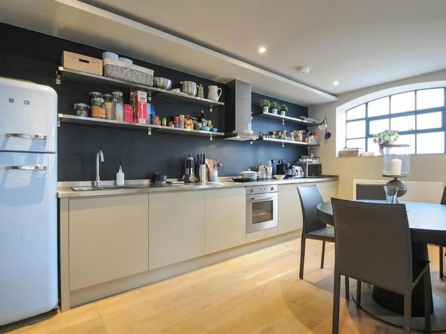 Manhattan Style Apartment In Fulham Лондон Екстериор снимка