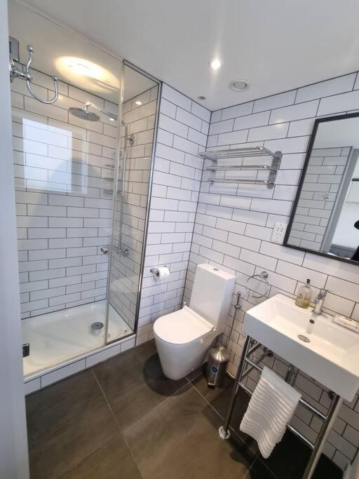 Manhattan Style Apartment In Fulham Лондон Екстериор снимка